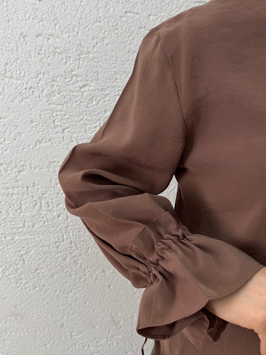 Aybirce Kolu Tünelli Yaka Fırfırlı Kısa Gömlek-AS5975 Kahve
