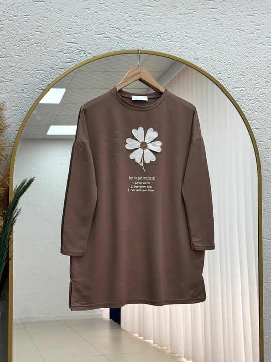 Cemşah Papatya Nakışlı Yazılı Yırtmaçlı Bluz-SS13157 Sütlü Kahve