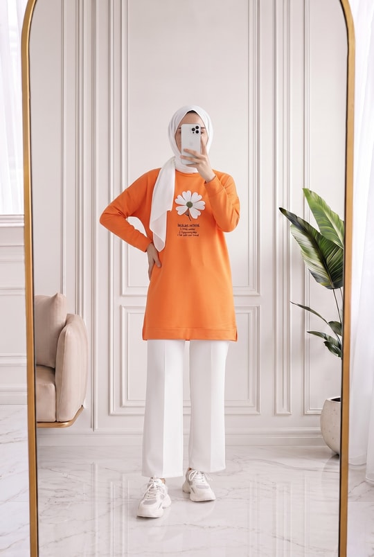 Cemşah Papatya Nakışlı Yazılı Yırtmaçlı Bluz-SS13157 Turuncu
