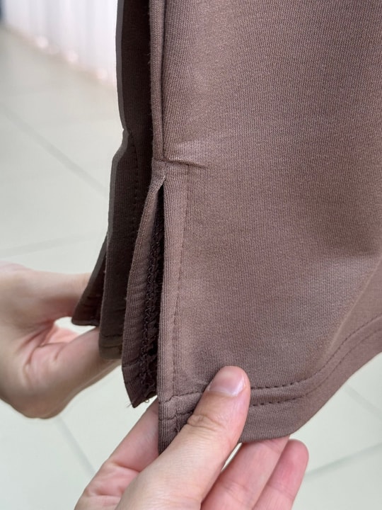 Cemşah Papatya Nakışlı Yazılı Yırtmaçlı Bluz-SS13157 Sütlü Kahve