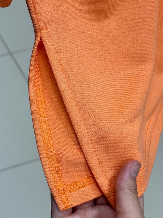 Cemşah Papatya Nakışlı Yazılı Yırtmaçlı Bluz-SS13157 Turuncu