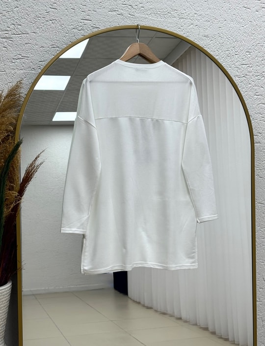 Cemşah Papatya Nakışlı Yazılı Yırtmaçlı Bluz-SS13157 Beyaz