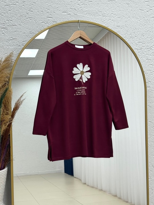 Cemşah Papatya Nakışlı Yazılı Yırtmaçlı Bluz-SS13157 Bordo