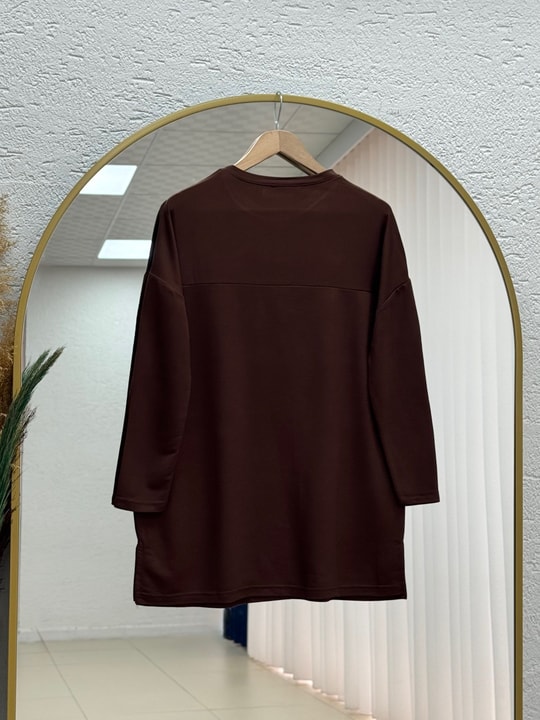 Cemşah Papatya Nakışlı Yazılı Yırtmaçlı Bluz-SS13157 Kahve