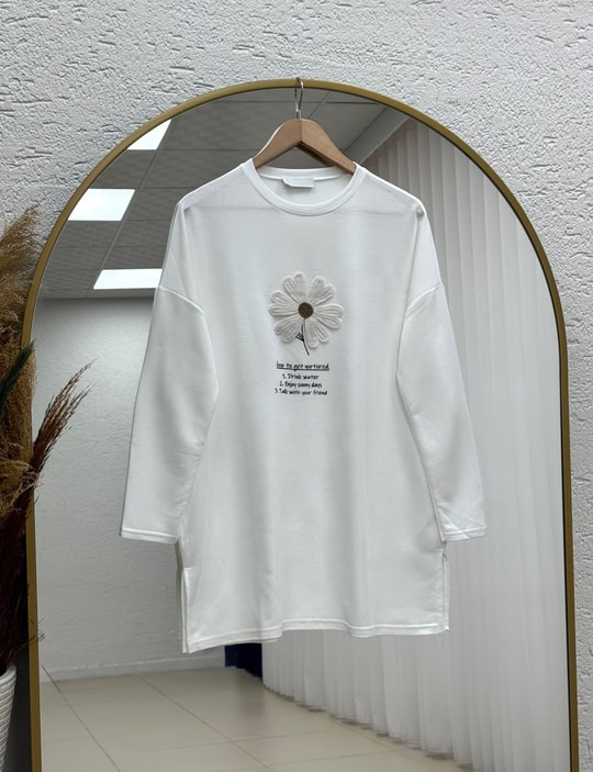 Cemşah Papatya Nakışlı Yazılı Yırtmaçlı Bluz-SS13157 Beyaz