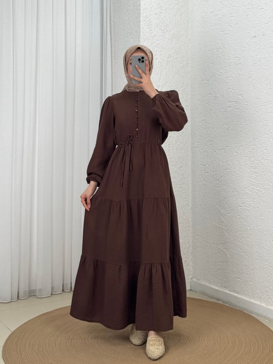 Kristal Düğmeli Katkatlı Müslin Elbise-ML2143 Kahve