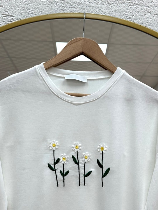 Laleay Zarif 5 Papatya Nakışlı Bluz-SS13148 Beyaz