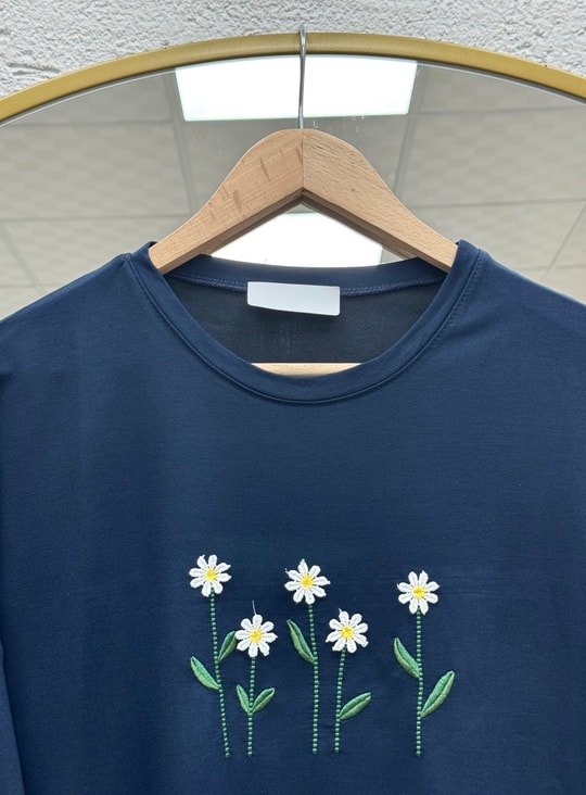 Laleay Zarif 5 Papatya Nakışlı Bluz-SS13148 Lacivert