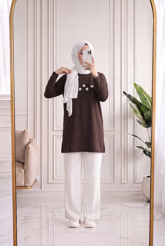 Laleay Zarif 5 Papatya Nakışlı Bluz-SS13148 Kahve