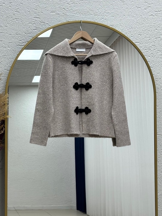 Minaşah Düğmesi Çiçek İşlemeli Yakalı Triko Hırka-KR6029 Taş