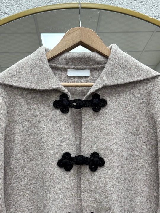 Minaşah Düğmesi Çiçek İşlemeli Yakalı Triko Hırka-KR6029 Taş