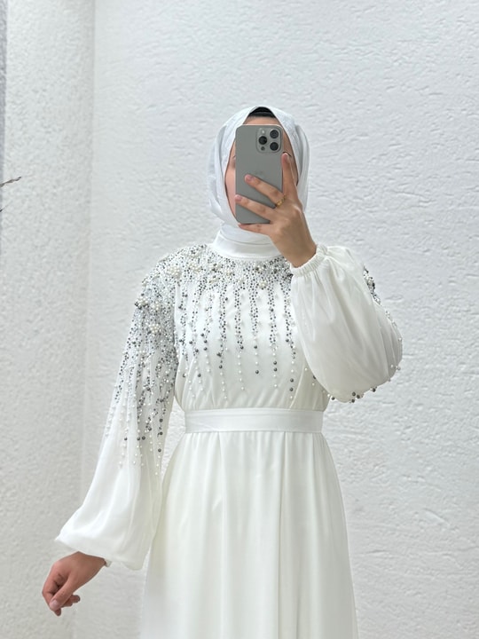 Nazenin Altı Fırfırlı Üstü Taşlı Abaya-GE752 Beyaz