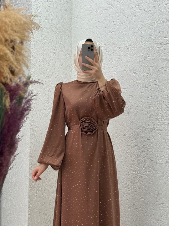 Nevin Taşlı Güllü Saten Elbise-BN4346-FA0985 Kahve