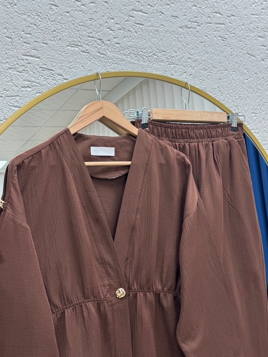Toprak Tek Düğmeli Beli Büzgülü Pantolonlu Takım-ZŞ7079 Kahve