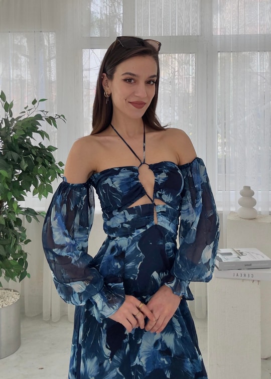 Flora Bağlama Detaylı Uzun Yırtmaçlı Lacivert Desenli Elbise
