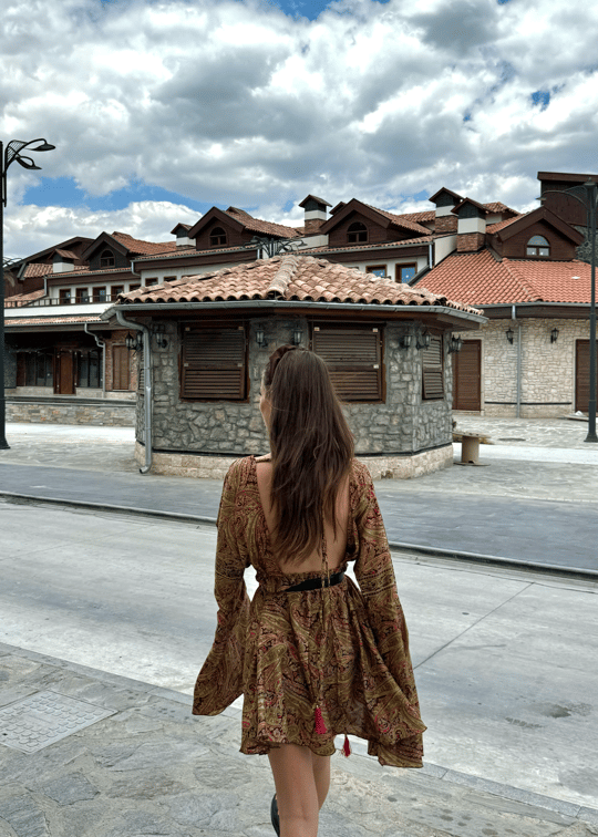 Liana Sırt Dekolteli Etnik Desenli Mini İpek Elbise 