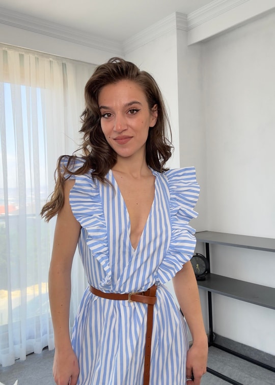 Mavi Çizgili Fırfır Detaylı Midi Elbise