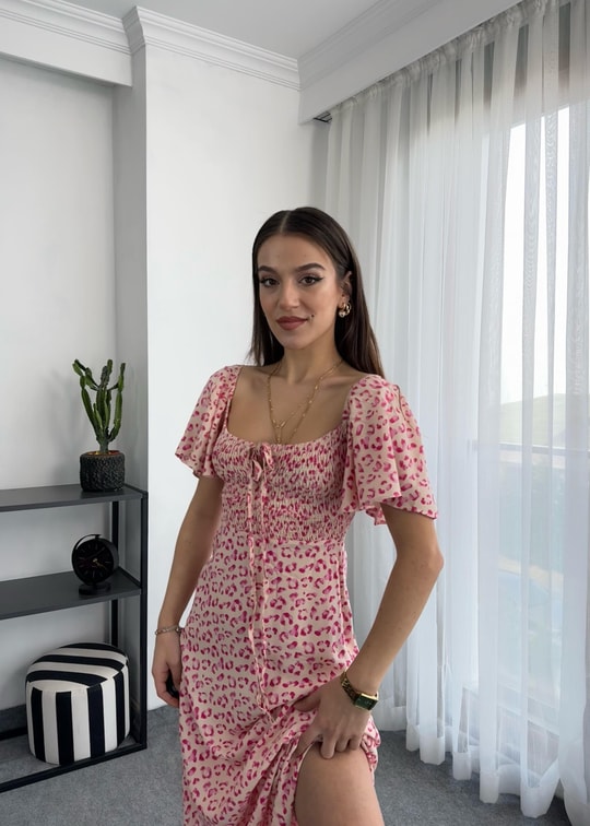 Pembe Desenli Gipeli Bağlama Detaylı Elbise