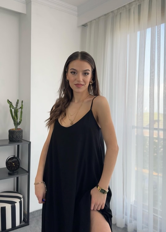 Siyah Cep Detaylı Midi Boy Askılı Elbise