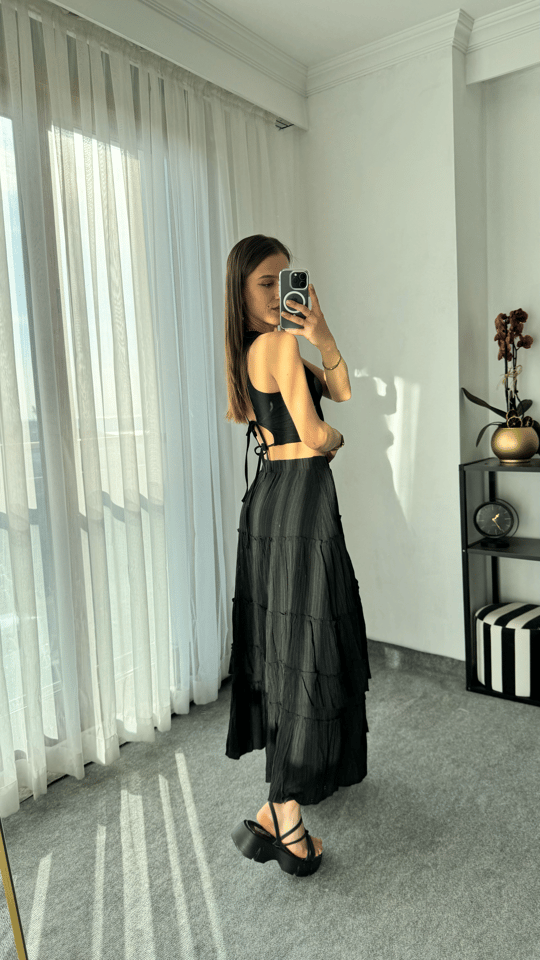Siyah Fırfırlı Asimetrik Kesim Etek 
