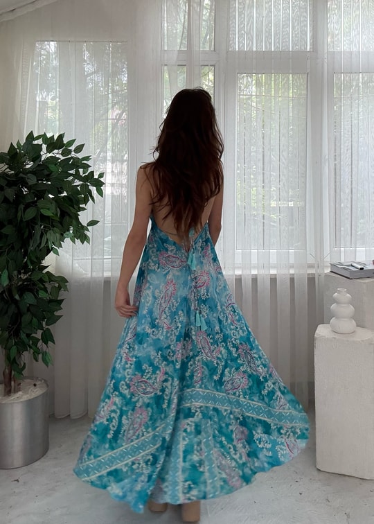 Valeria İthal Etnik Desen Sırt Dekolteli Turkuaz Nakış Detaylı İpek Elbise 