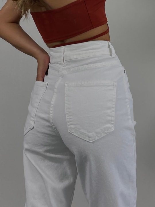 BEYAZ İÇ GÖSTERMEZ MOM JEANS