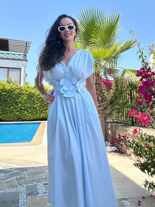Bebe Mavisi Çiçek Süslemeli Tasarım Elbise 