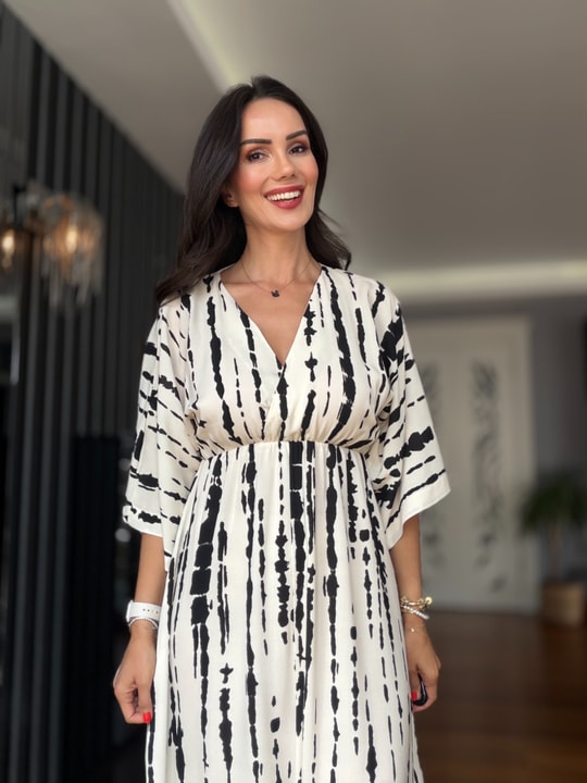 Bej Üzeri Siyah Desenli Yarım Kollu Elbise