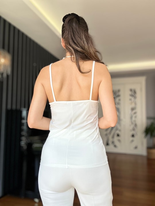 Beyaz Yakası Tül Detaylı Askılı Bluz