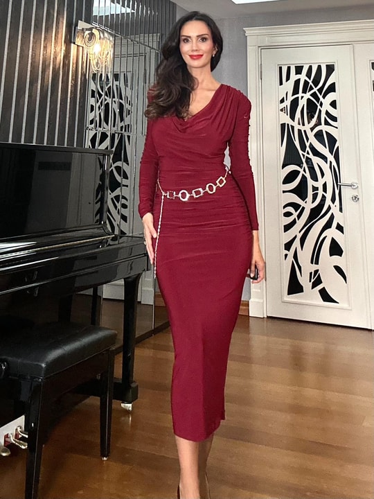 Bordo Degaje Yaka Gold Kemerli Elbise