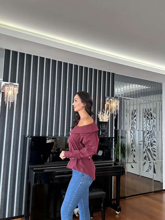 Bordo Tek Omuz Dekolteli Kemerli Tasarım Gömlek