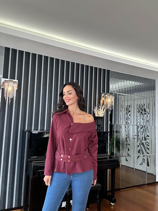 Bordo Tek Omuz Dekolteli Kemerli Tasarım Gömlek