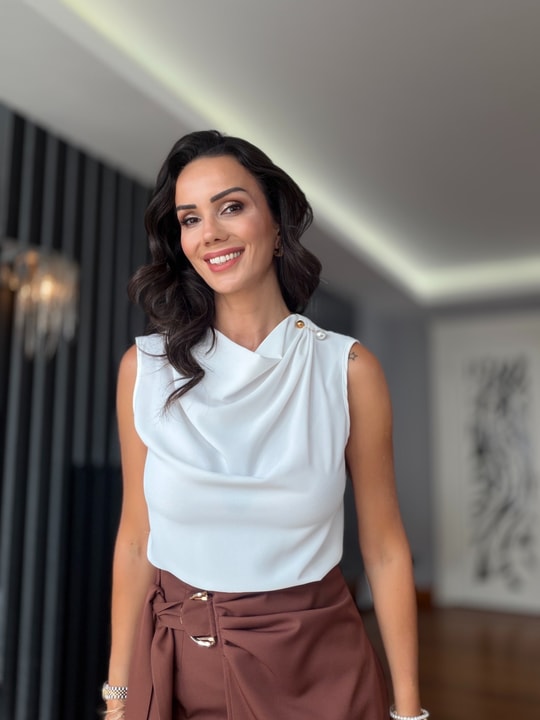 Ekru İnci Broşlu Kolsuz Bluz