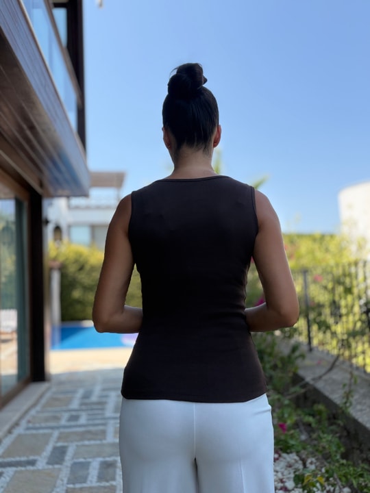 Koyu Kahverengi Askı Kenarı Taşlı Pamuklu Bluz
