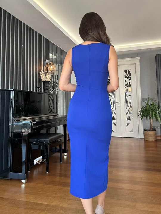 Saks Mavisi Taş Detaylı Yırtmaçlı Kalem Elbise