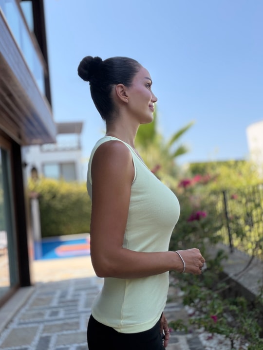 Sarı Askı Kenarı Taşlı Pamuklu Bluz
