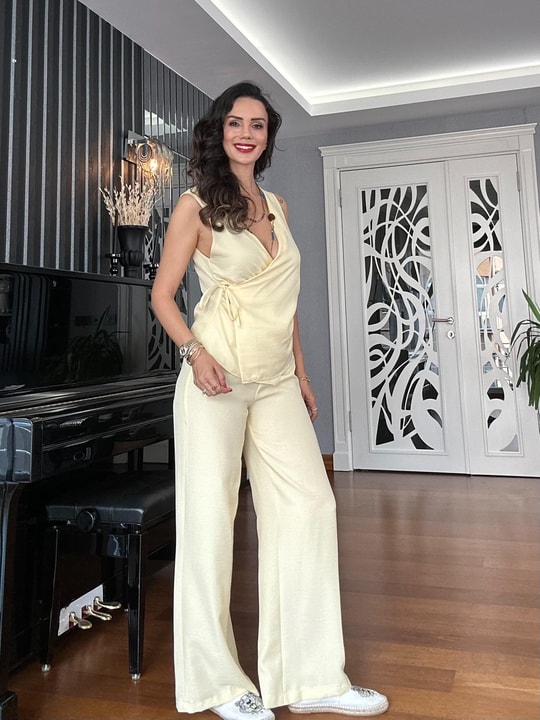 Sarı Keten Pantolon Anvelop Yelek Takım 