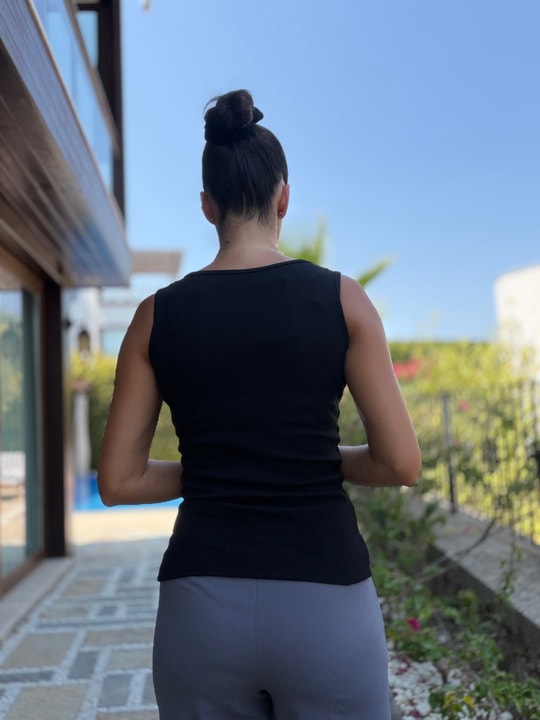 Siyah Askı Kenarı Taşlı Pamuklu Bluz