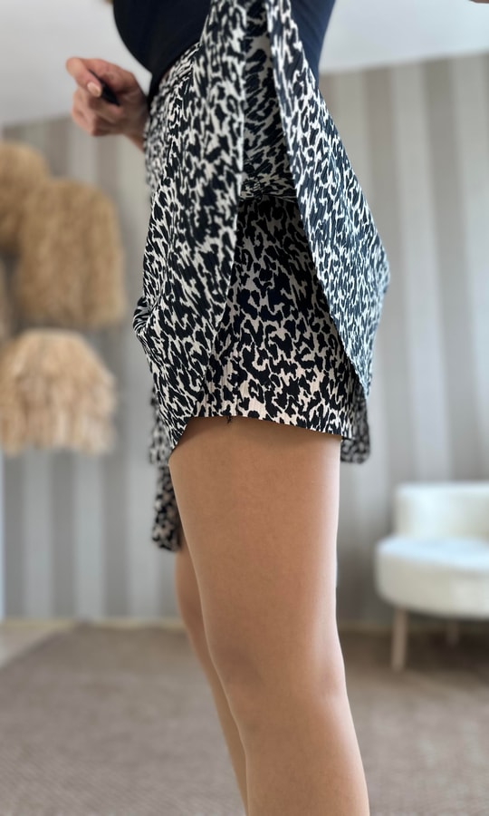 Siyah Bej Leopar Desenli Mini Şort Etek