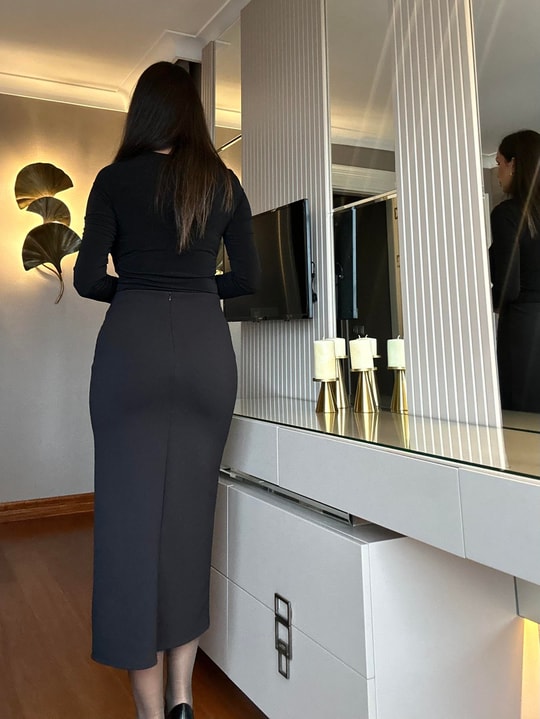 Siyah Dört Adet Gold Düğmeli Etek