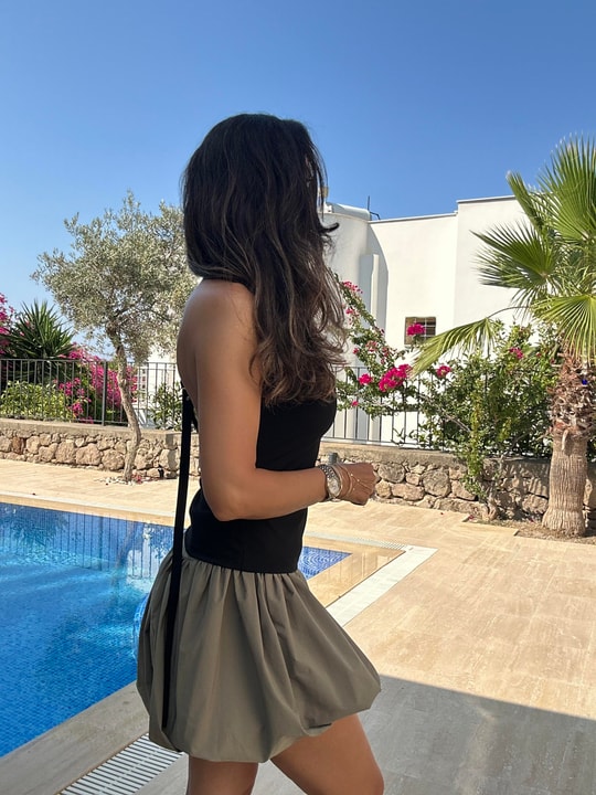 Siyah Sırt Dekolteli Tasarım Bluz