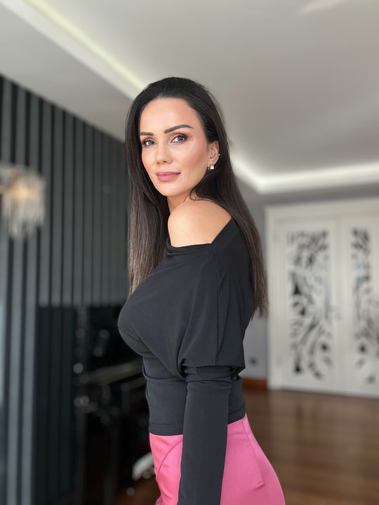 Siyah Uzun Kollu Dökümlü Sandy Bluz