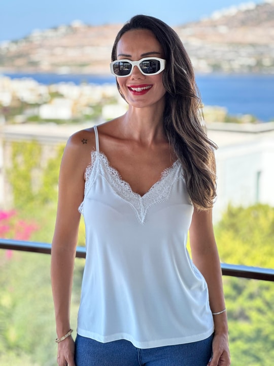 Beyaz Dantelli Askılı Bluz