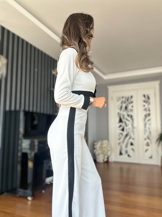 Beyaz Şerit Detaylı İkili Takım