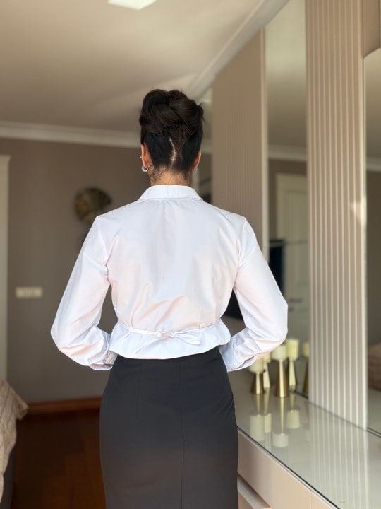 Beyaz Üzeri Siyah Dantelli Gömlek