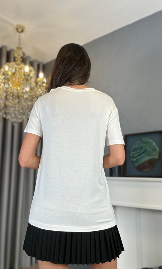 Beyaz V Yaka Basic Tişört