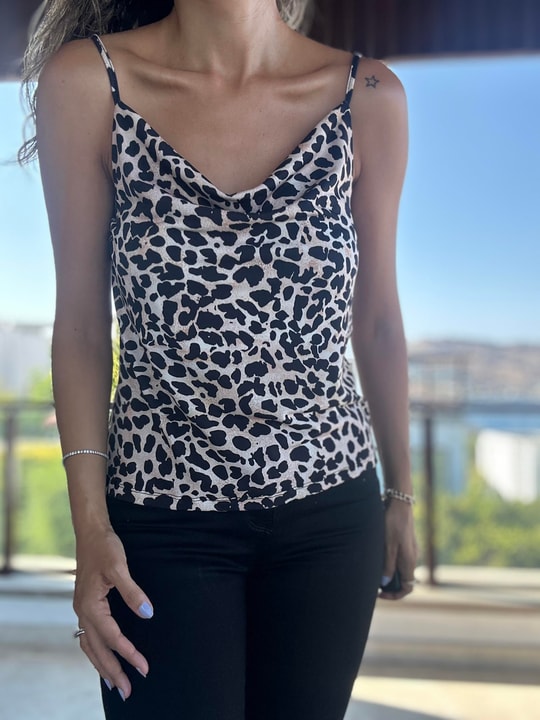 Degaje Yaka Askılı Leopar Bluz