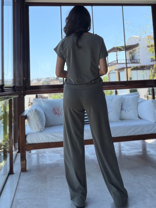 Haki Gold Detaylı Tensel Bluz  Pantolon Takım