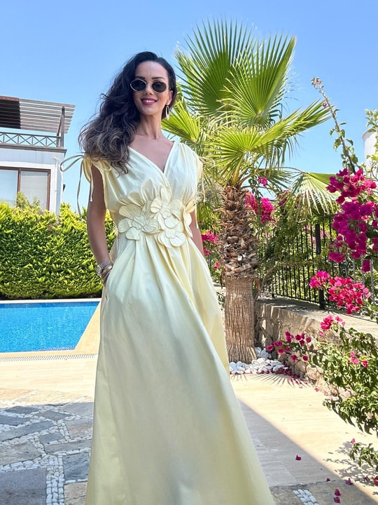 Sarı Çiçek Süslemeli Tasarım Elbise 