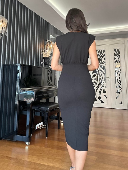 Siyah Damla Broşlu Anvelop  Elbise